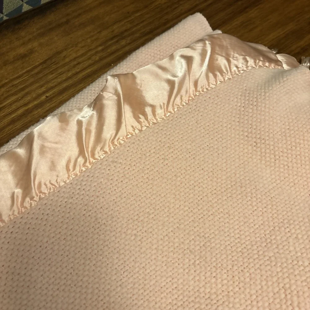 VTG Pink‎ Waffle Weave Acrylic Blanket Satin Trim Full 68